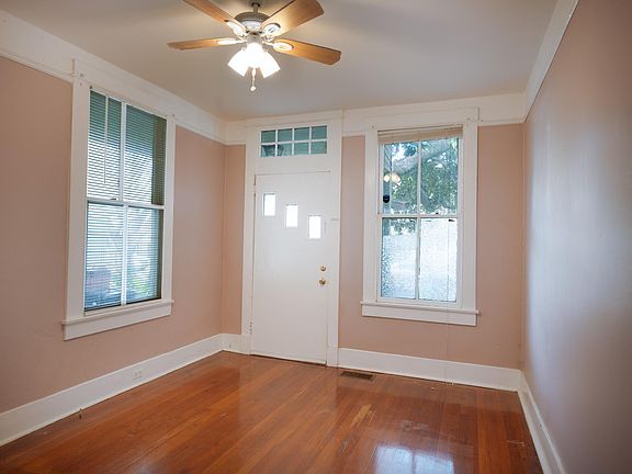 Front downstairs bedroom has separate door to outside so can also be used as office!