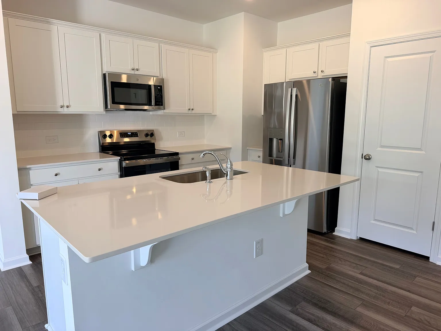 3 bed, 1437 sqft, $1,749 — Photo 3