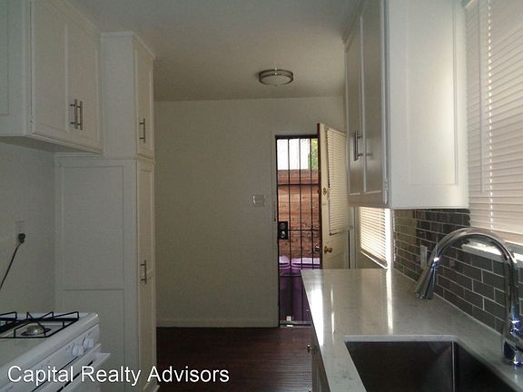 5th image of 922 E 2nd St #9