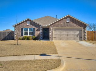 10005 E 106th Ct N, Owasso, OK 74055