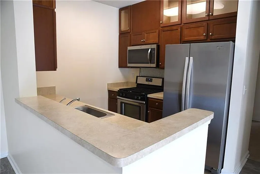 2 bed, 1150 sqft, $2,500 — Photo 4