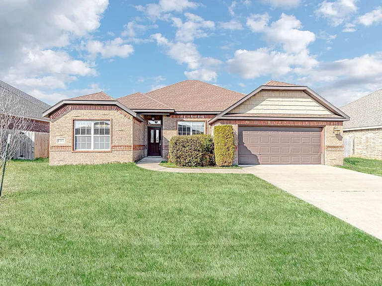 1161 Coventry Ln — Photo 1
