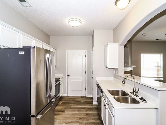 3rd image of 10182 Sterling Ridge Dr