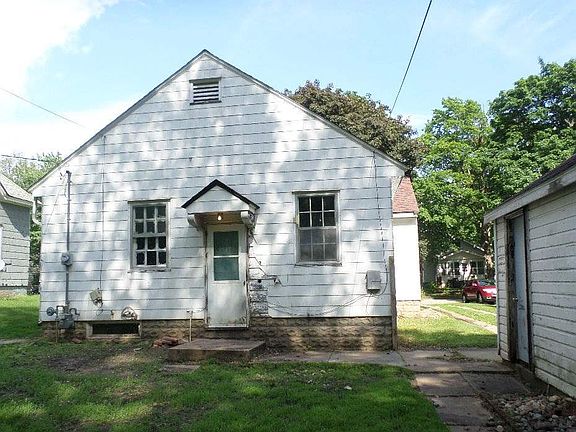 2nd image of 812 1st Ave NE