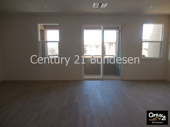 2nd image of 415 Jacquelyn Ln