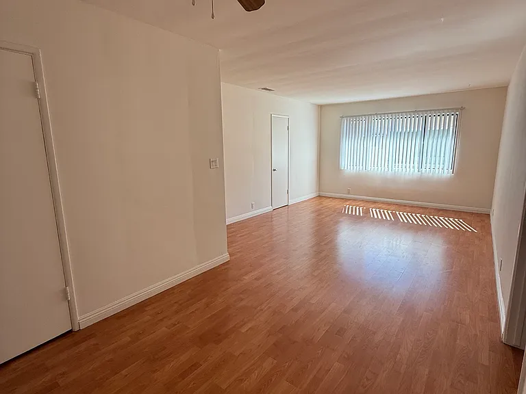 5935 Buffalo Ave #5937-1/2 — Photo 4