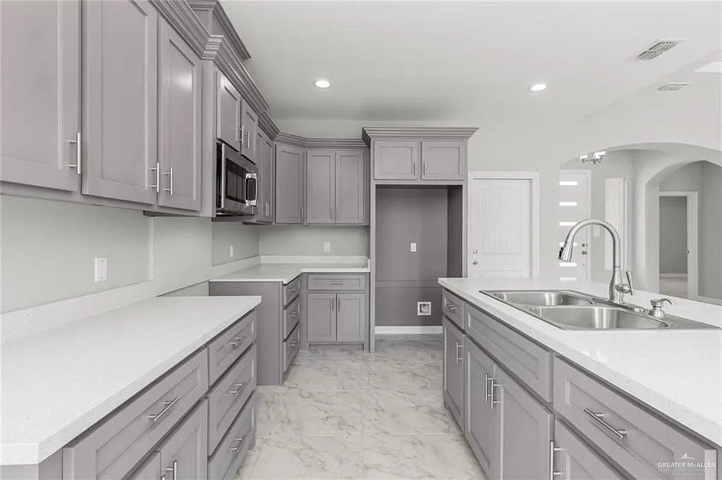 3 bed, 2.0 bath, 1393 sqft, $1,950 — Photo 3