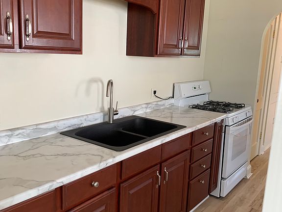 3rd image of 430 E 20th St #A