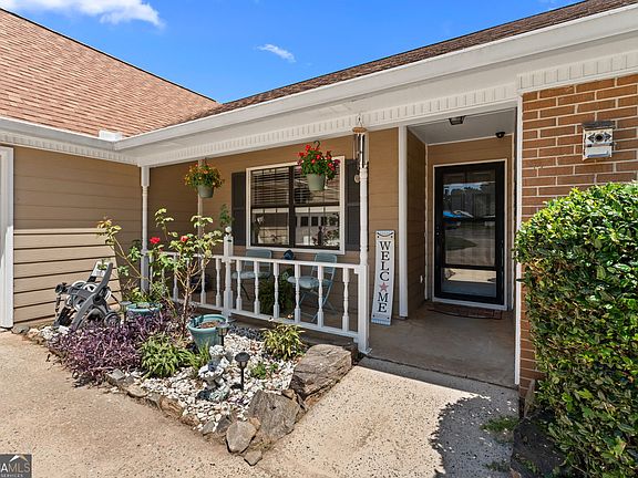 3rd image of 103 Sun Valley Ct