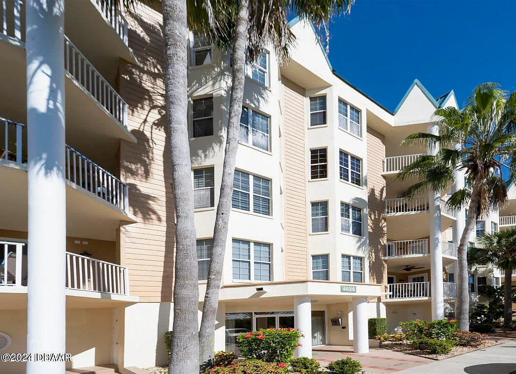 1 bed, 1.5 bath, 1000 sqft, $2,450 — Photo 1