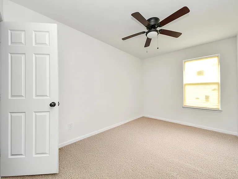 4613 Ireland St #B — Photo 34