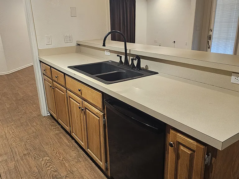 2813 Brompton Dr — Photo 5