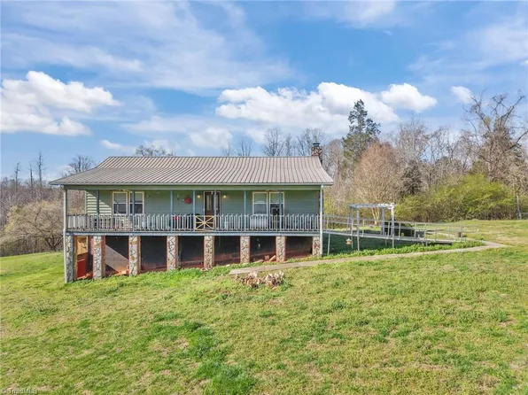 487 King Rd, Seagrove, NC 27341