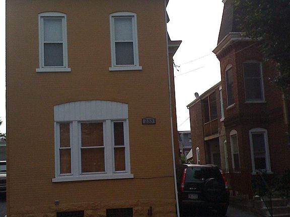 front of home with driveway