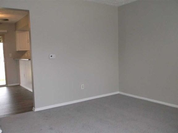 3rd image of 7760 Walnut Creek Dr