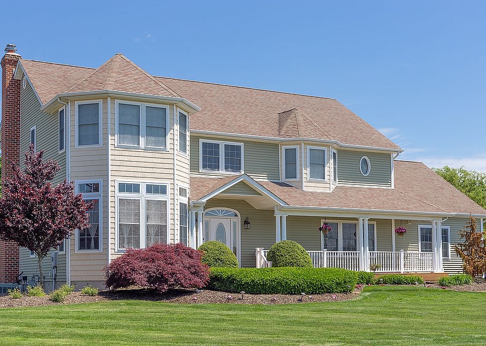1st image of 9 Dogwood Ln