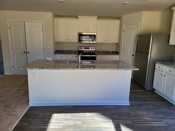 2nd image of 565 Belcaro Dr