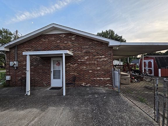 3rd image of 2240 Robin Dr