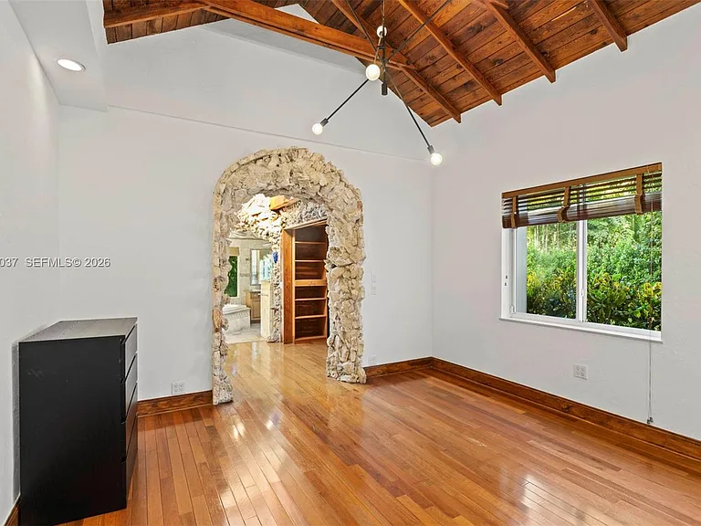 7975 Sunset Dr — Photo 23