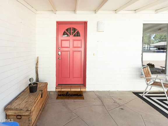 4th image of 2327 E Whitton Ave