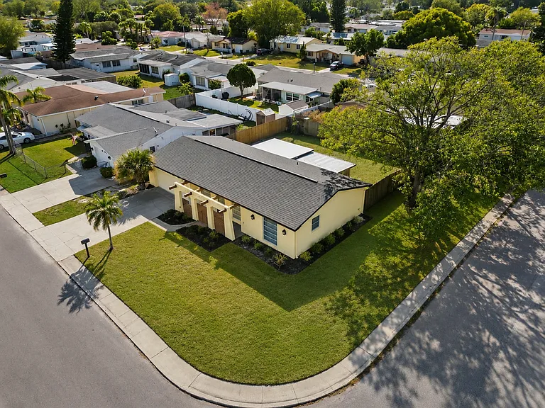 3022 Salisbury Dr — Photo 3