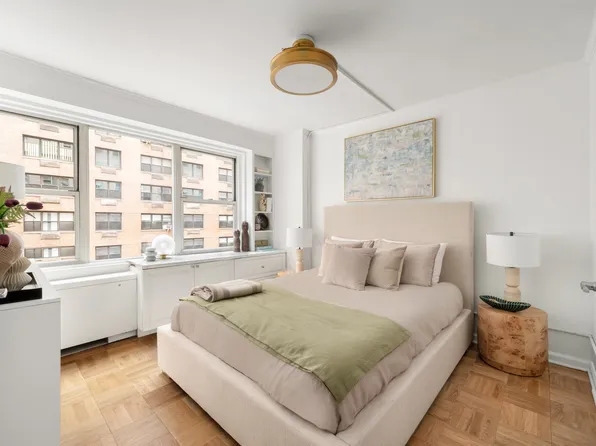 136 East 56th Street image 5 of 8