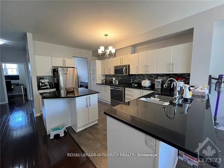 140 Battersea Cres — Photo 4