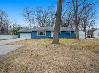 1506 Seminole Rd, Norton Shores, MI 49441