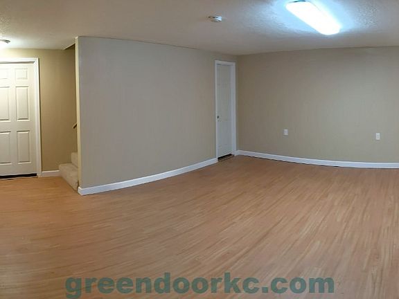 3rd image of 14850 Robinson St