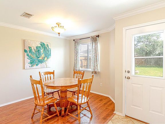 4th image of 15217 Meredith Ln