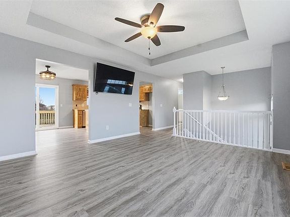 4th image of 1203 Silver Maple Dr