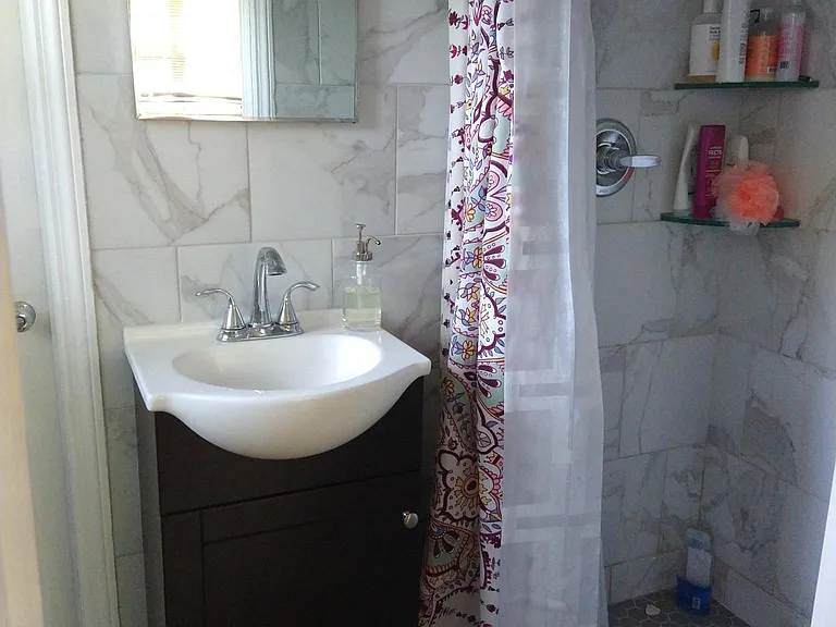 584 N Superior Ave — Photo 31