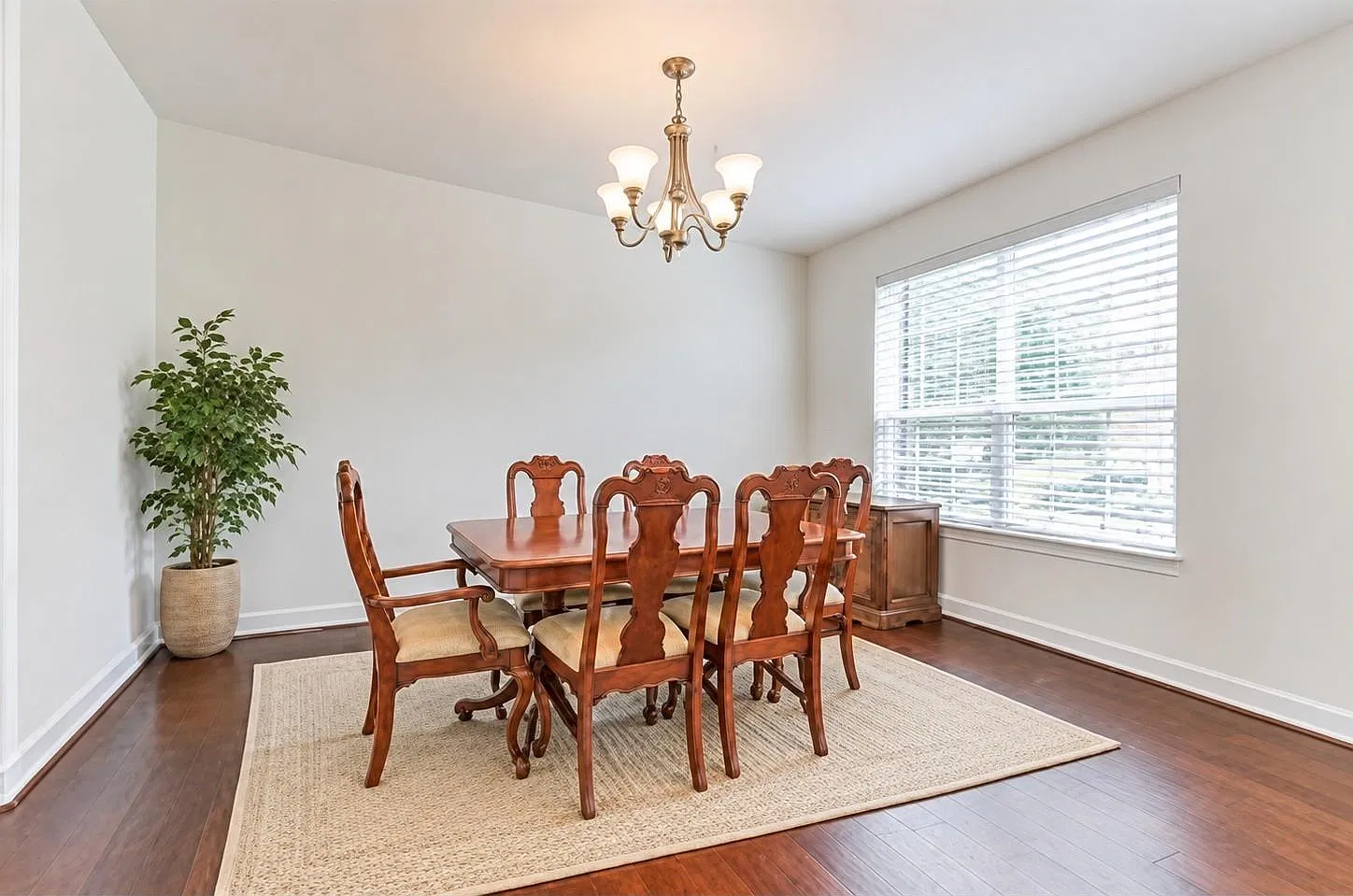4 bed, 2.5 bath, 2477 sqft, $2,450 — Photo 2