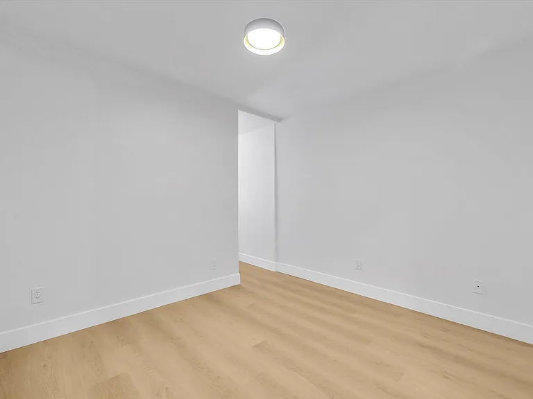 1052 W Quince St — Photo 7