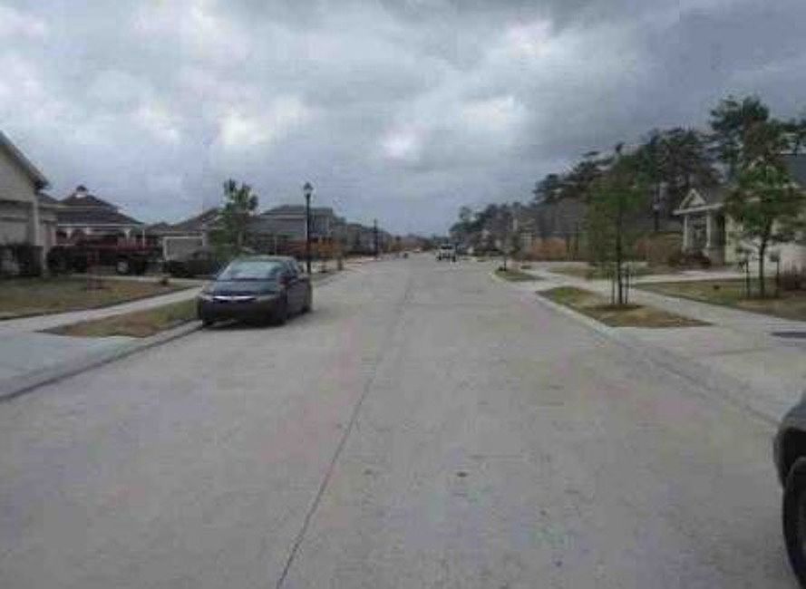 Exterior Neighborhood (street photo)