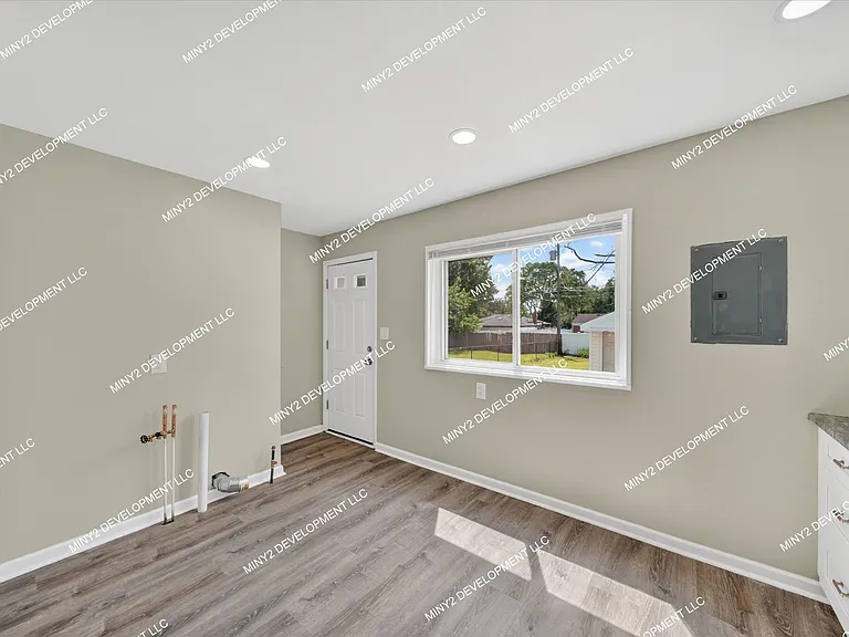24273 Lauren Ave — Photo 8