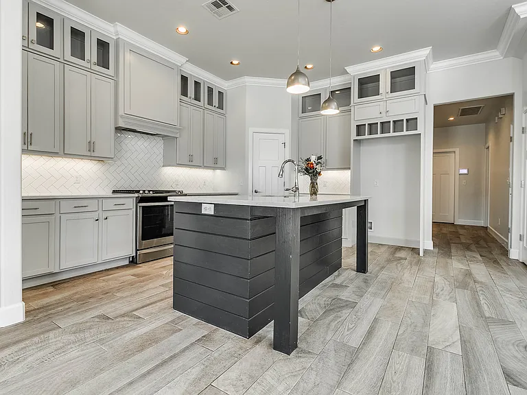 5616 Saint James Pl — Photo 17