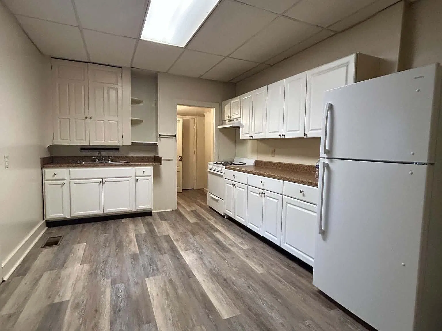 1 bed, 1.0 bath, 788 sqft, $850 — Photo 2