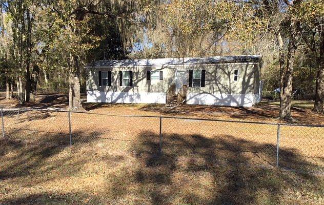1st image of 225 NW Whitley Gln