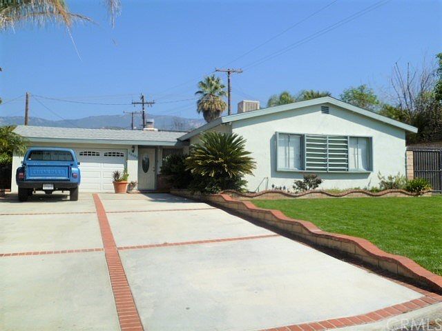 1st image of 25562 North St