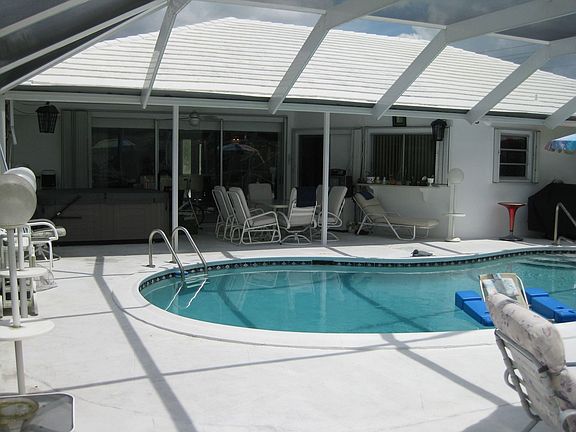 Covered lanai provides shade and an outdoor space even on those rainy days.