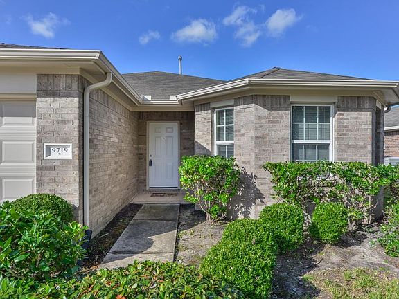 3rd image of 9719 Park Heath Ln