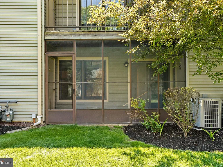 109 Wyndham Pl — Photo 25