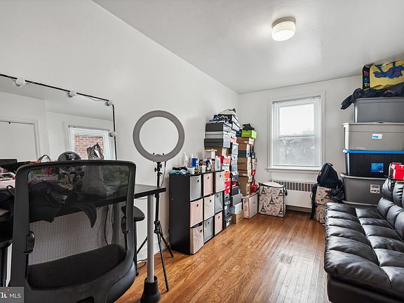 4th image of 6033 Woodcrest Ave