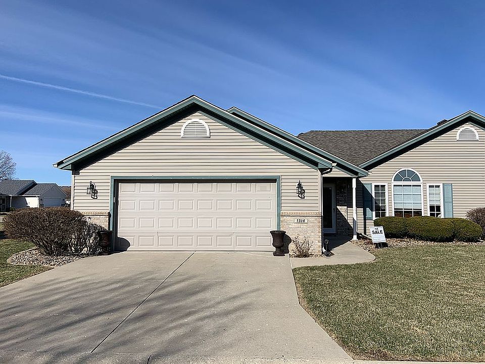 Garage/Entry w/ side yard