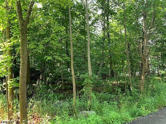3rd image of 69 Lakeside Dr NW