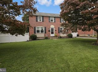 424 Colonial Park Dr, Springfield, PA 19064