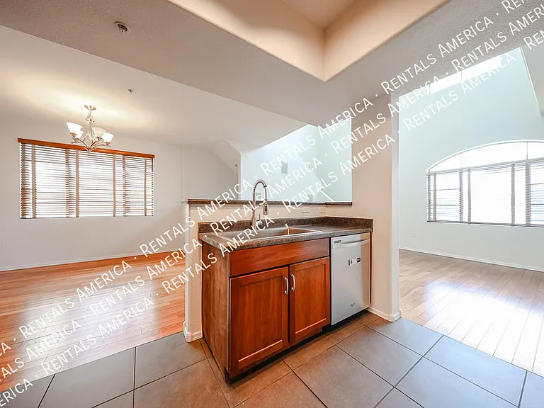 2402 E 5th St #1515 — Photo 12