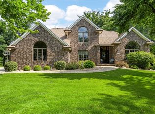 4916 Oak Grove Rd NE, Cedar Rapids, IA 52411