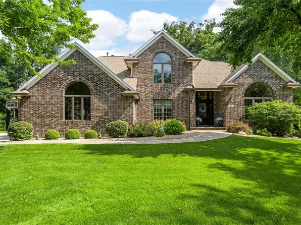 4916 Oak Grove Rd NE, Cedar Rapids, IA 52411